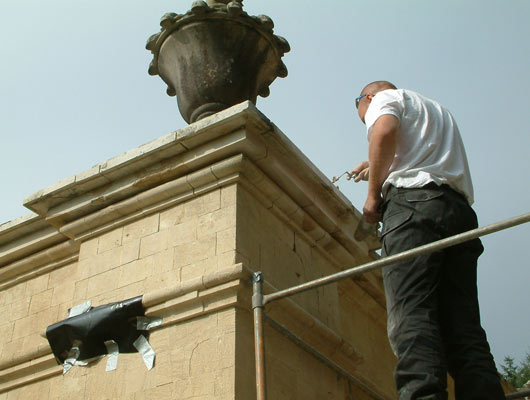 Pointing of ashlar stonework