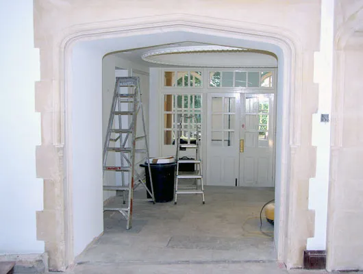 New plasterboard in the entrance archway terminated as a cavetto moulding, run in situ with 'jesmonite' and stonedust